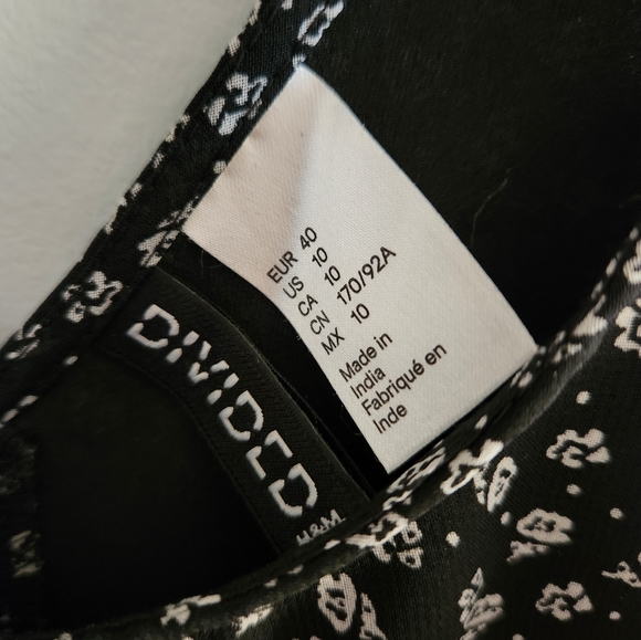 EUC H & M Design Black and White Mini Dress.  Keyhole back design.  Size 10 - Picture 2 of 3